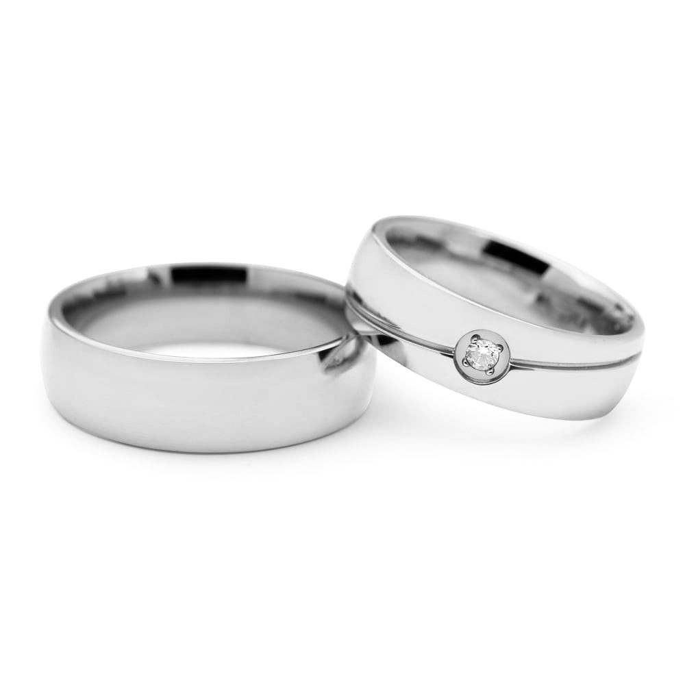 Golden wedding rings with diamonds "VMA 46"