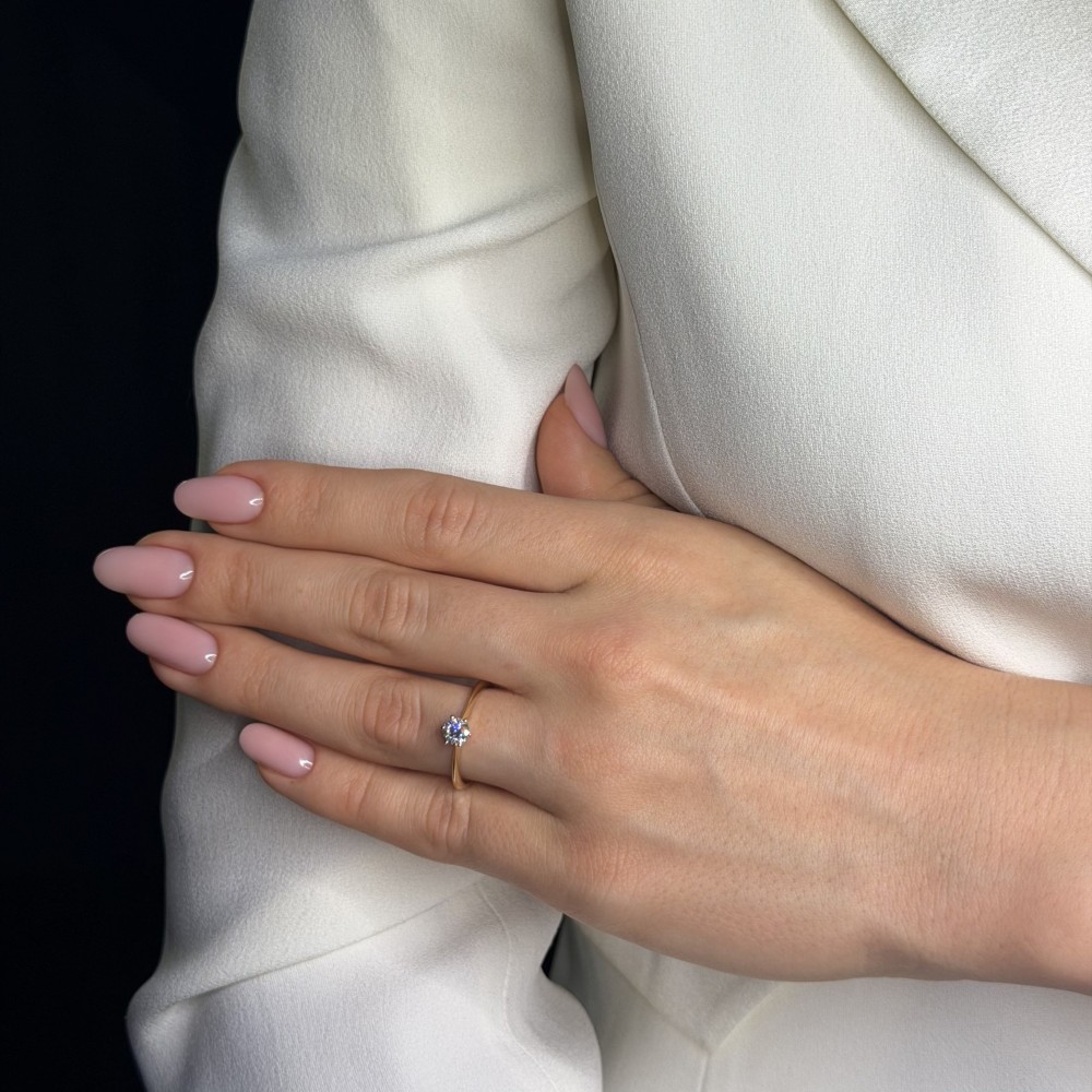 Engagement ring with brilliant "The queen 44"