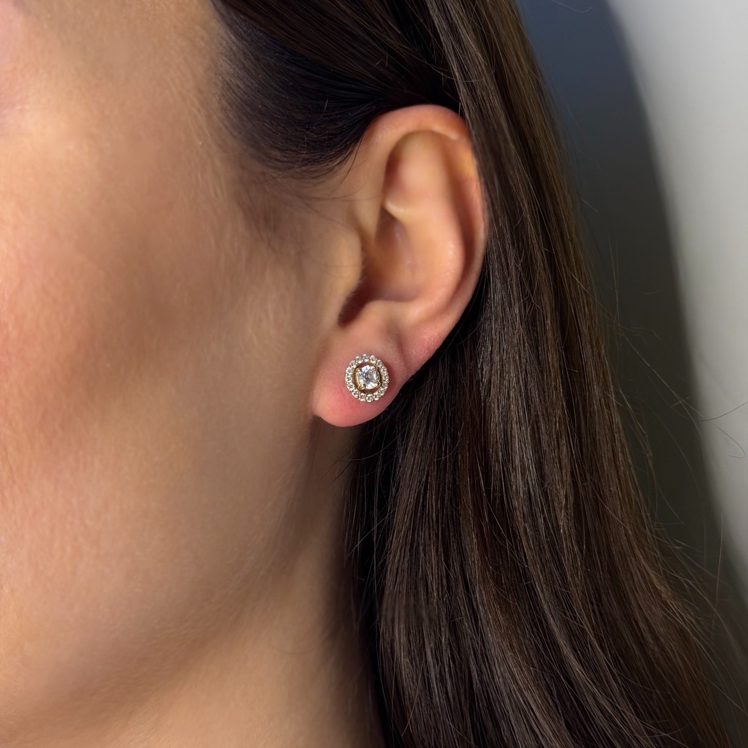 Gold earrings with brilliants "Elegance 31"