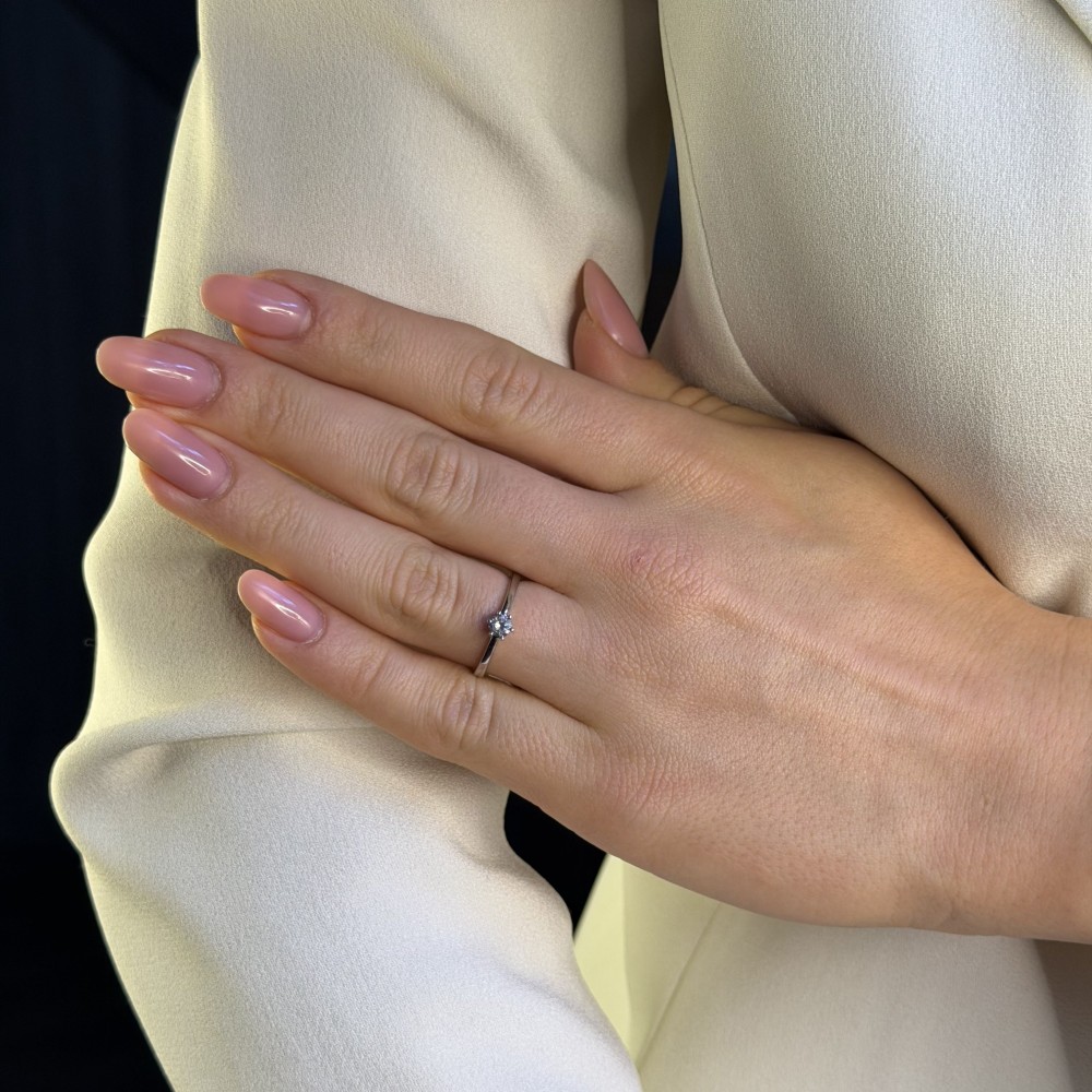 Engagement ring with brilliant "Queen of the Heart 9"