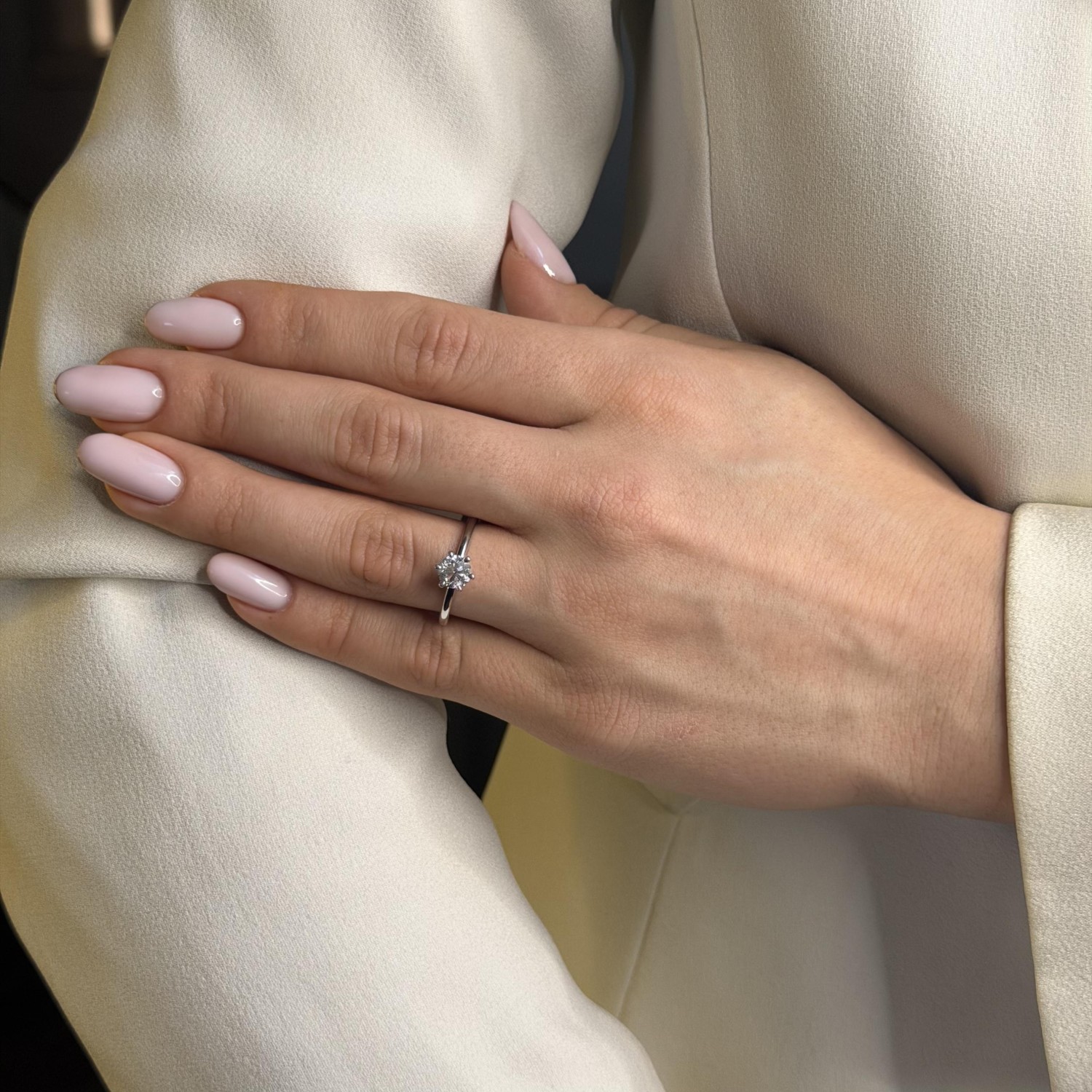 Engagement ring with brilliant "Unforgettable 12"