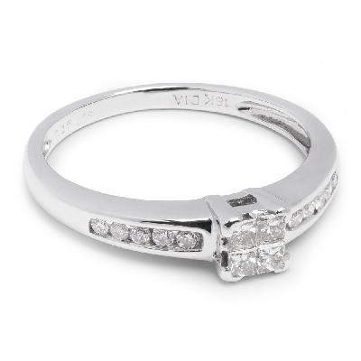 Engagement ring with diamonds "Princesses 15"