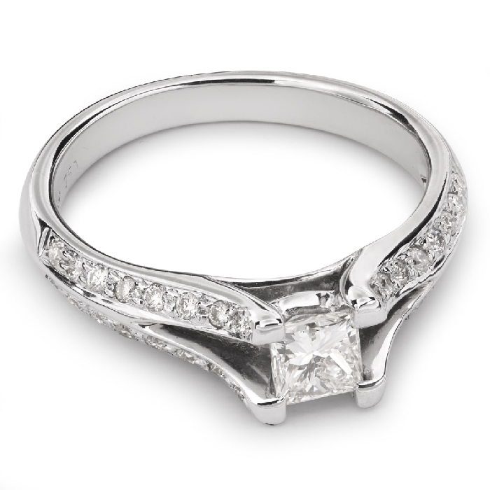 Engagement ring with diamonds "Princess 30"
